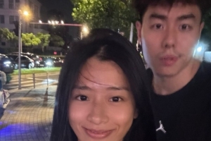 鉆戒閃閃發(fā)亮！李添榮愛人更新社媒 曬出多張近照