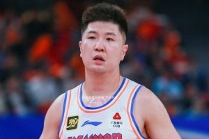 上賽季場均6.3分1.4板！劉煒：王薪凱新賽季有望加盟新疆男籃