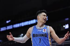 經(jīng)紀人：上海一球員曾對書豪防守動作很大 他中場道歉&下半場繼續(xù)