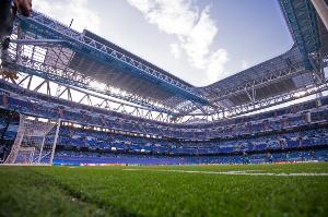 科貝電臺(tái)：一些馬賽球迷試圖無(wú)票溜進(jìn)伯納烏球場(chǎng)，被警方發(fā)現(xiàn)