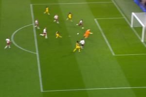 歐冠新軍這么猛？圣吉羅斯球員一條龍擴(kuò)大比分，2-0領(lǐng)先埃因霍溫