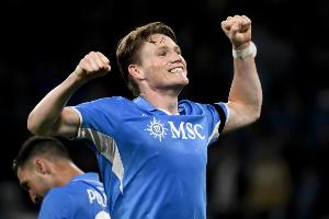 感謝曼聯(lián)！孔蒂：想知道為啥小麥在英超不發(fā)揮，說能簽他我都不信