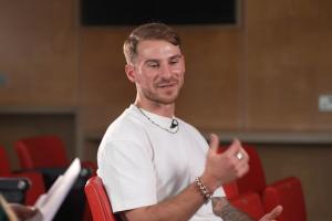 梅羅之爭？麥卡：我不覺得有啥爭論可言，C羅是世界第二梅西最棒