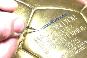 至高榮譽！金球獎官方發(fā)布在獎杯上銘刻登貝萊名字視頻