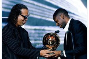 回旋鏢打臉自己??登貝萊2014年發(fā)文：足球太難了，11年后獲金球