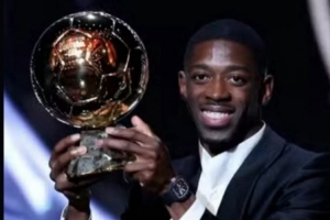 歡迎加入金球先生行列！本澤馬曬登貝萊領(lǐng)獎?wù)眨禾袅? >
                                        </div>
                                    </div>
                                                                        <div   id=