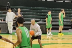 至今仍未官宣！林葳被拍到觀看俄勒岡大學(xué)籃球隊(duì)訓(xùn)練