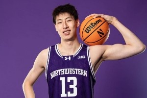 這身球衣順眼嗎？郇斯楠曬西北大學(xué)造訪定妝照