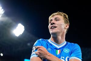 狀態(tài)出色！霍伊倫本賽季7次首發(fā)打進6球