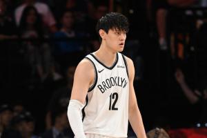 籃網(wǎng)生涯首秀！曾凡博10分06秒0出手3犯規(guī)獻(xiàn)1搶斷 持球突進(jìn)險(xiǎn)失誤