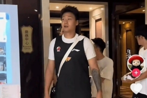 時光倒流既視感！趙睿隨廣東全運男籃備戰(zhàn) 身穿宏遠訓(xùn)練服亮相