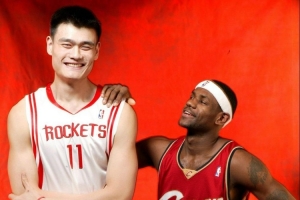 老詹動不了！姚明若在03年選秀排第幾？楊毅：活塞第2順位選中