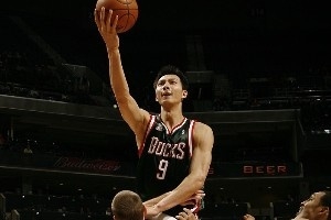 中國球員常規(guī)賽首秀表現(xiàn)如何？易建聯(lián)9分最高 強如姚明首戰(zhàn)0分2犯