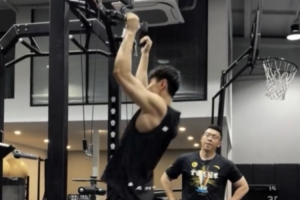 恢復(fù)身體！訓(xùn)練師曬曾凡博體能訓(xùn)練視頻