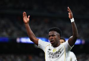 記者：德比賽后阿隆索也祝賀了維尼修斯，更衣室對(duì)后者沒(méi)有不滿(mǎn)