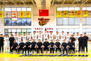 周鵬曬照：我的第五次全運會！期待再次擁抱冠軍！ ???