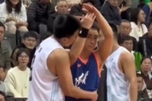 疑似親了趙繼偉？雷蒙：因?yàn)殛P(guān)系都很好 就會(huì)有一些小打小鬧