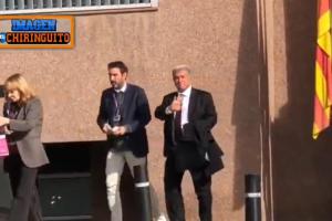 如何看待梅西夜訪諾坎普？拉波爾塔朝鏡頭豎大拇指，不作回應(yīng)