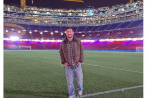 巴薩官方曬梅西參觀諾坎普照片：隨時(shí)歡迎你回家，里奧！