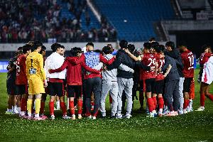 足球報：若無法解決降級后準入資金需求，亞泰或?qū)⒏鎰e中國足球