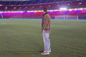 記者：梅西不想讓拉波爾塔利用他的形象，造訪前沒通知任何人