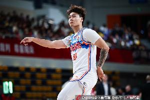 狀態(tài)不俗！趙睿半場8中5&3記三分拿下13分3板2助