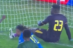 咫尺天涯！奧納納近角撲救不及癱坐在地，喀麥隆遭絕殺無緣世界杯