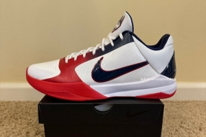 又一雙Kobe 5大學(xué)PE！康涅狄格大學(xué)專屬配色 鞋舌帶有哈士奇Logo