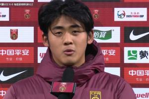 欒毅：我們非常團(tuán)結(jié)，很不容易拿下這一分，雖然說少一個(gè)人