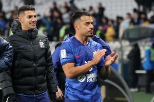 記者：李可因傷沒有參加全隊賽前合練，明天能否首發(fā)是個未知數(shù)