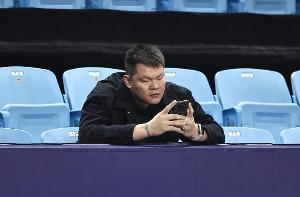 久疏戰(zhàn)陣！宏遠(yuǎn)球迷嘉年華隊(duì)內(nèi)三分大賽 朱芳雨三分10中3僅得4分