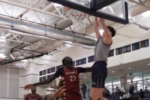 潛力無限！郇斯楠高四季前賽開發(fā)持球機(jī)動鋒線打法拿下26分4助