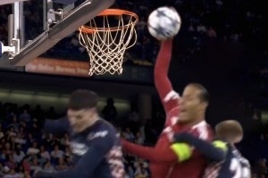 今日趣圖：十佳球首位，且看世一衛(wèi)力劈華山！不愧效力過(guò)凱爾特人