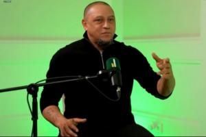 卡洛斯：梅/羅？我會(huì)稍微偏向C羅一點(diǎn)，但他們都是非常頂級(jí)的球員