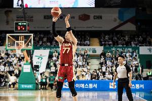 媒體人：鋒線被韓國(guó)吊打 空有好身體卻沒(méi)技術(shù) 還吹CBA前鋒盛世？