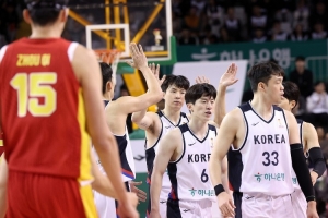 楊毅：韓國真不能算強(qiáng)隊&得分點(diǎn)就李賢重一人 對方心理優(yōu)勢太大