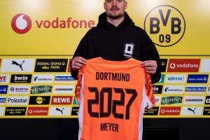 官方：多特蒙德與34歲門將邁爾續(xù)約1年，合同期至2027年