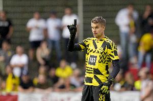 記者：多特34歲替補(bǔ)門將邁爾續(xù)約至2027年，今日簽署新合同