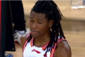 效率不算高！史密斯21中8拿到26分5板11助1斷