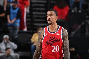 事實(shí)證明快船爛和保羅無關(guān)！弱側(cè)沒籃是根源 強(qiáng)側(cè)圍剿登卡隨便贏