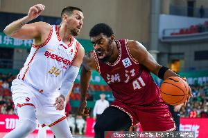 差出來不少分！半場罰球?qū)Ρ龋赫憬?3中19 新疆則是9中7