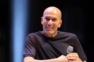 RMC：齊達(dá)內(nèi)將出席由其侄子在馬賽主場(chǎng)舉行的“宇宙聯(lián)賽”活動(dòng)