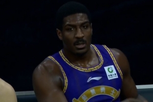 關(guān)鍵跳投鎖定勝局！佩里12中4拿到19分11板5助2斷