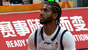 咔咔一頓扣！克里斯17中11&罰球9中6砍下28分8板4助2斷