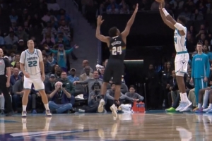 破荒！布蘭登·米勒三分命中還造成犯規(guī) 加罰也有打成3+1