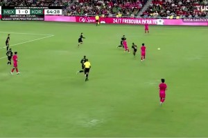 岳父大人！莫德里奇在球場上教女兒顛球，女兒看著比老爹高??