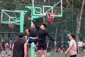 這拉桿反籃和換手上籃，不知道公牛那邊怎么報(bào)價(jià)？??????