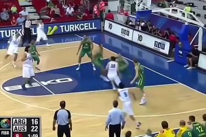 姚明搭檔過最好的4號位？斯科拉這個夢幻腳步，簡直是一絕！