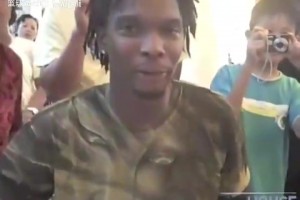 北京奧運會期間，波什和霍華德在中國吃漢堡，吸引大量關(guān)注！