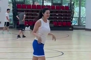 小姐姐這空位三分投的挺準呀，小伙們怎么都不防??？